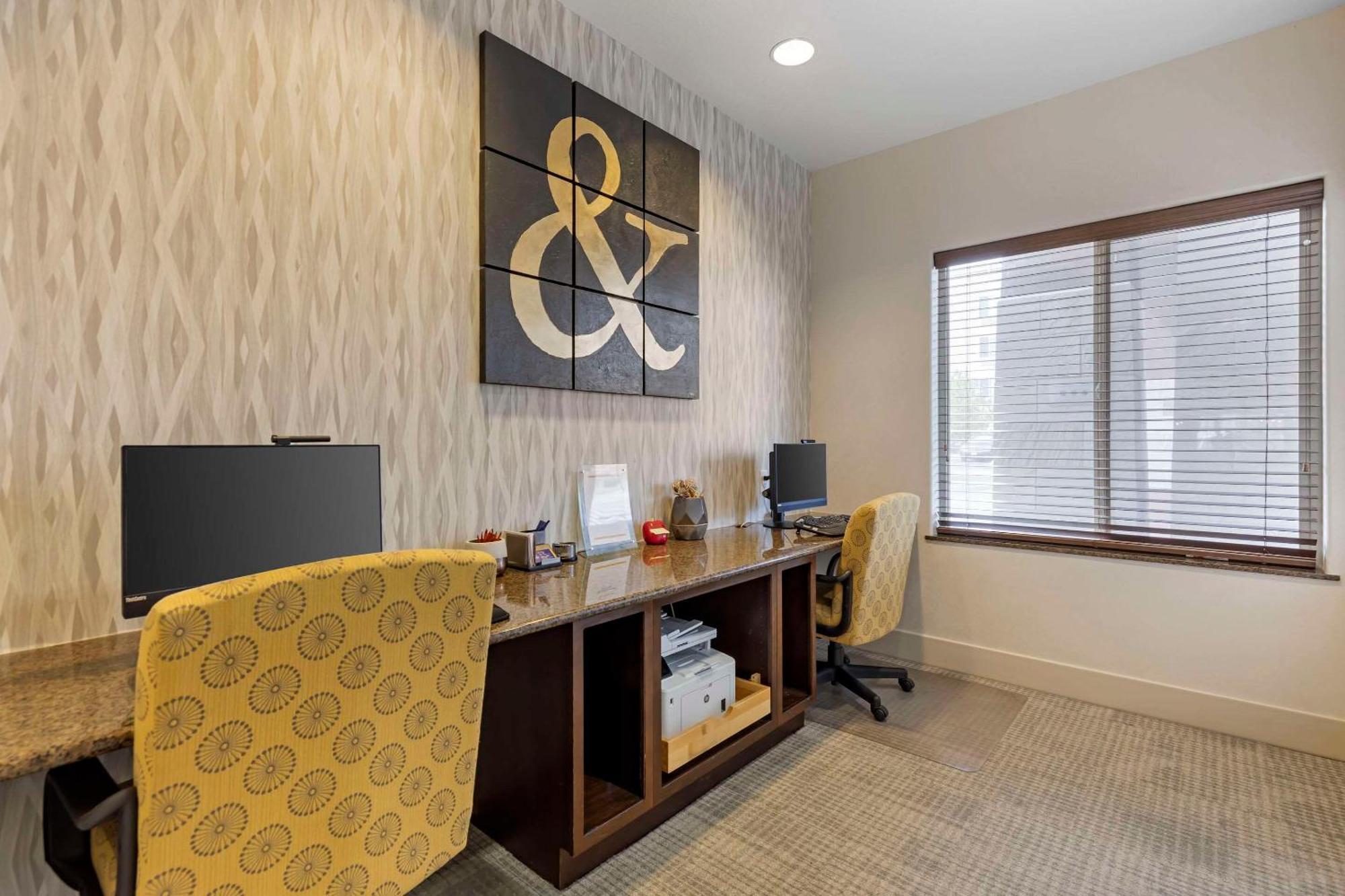 Comfort Inn & Suites Brighton Denver Ne Medical Center Eksteriør bilde