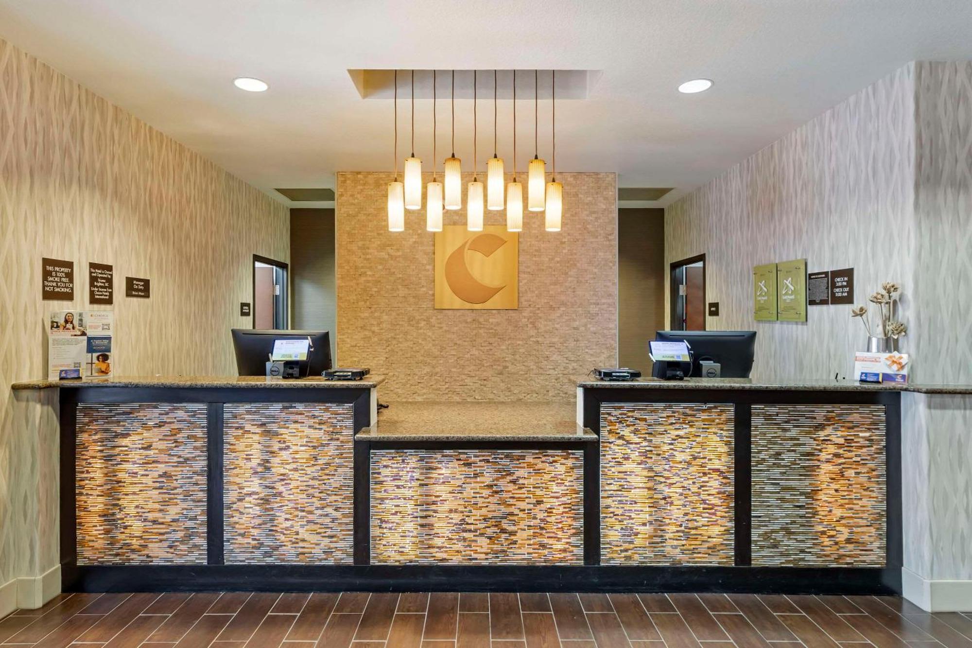 Comfort Inn & Suites Brighton Denver Ne Medical Center Eksteriør bilde